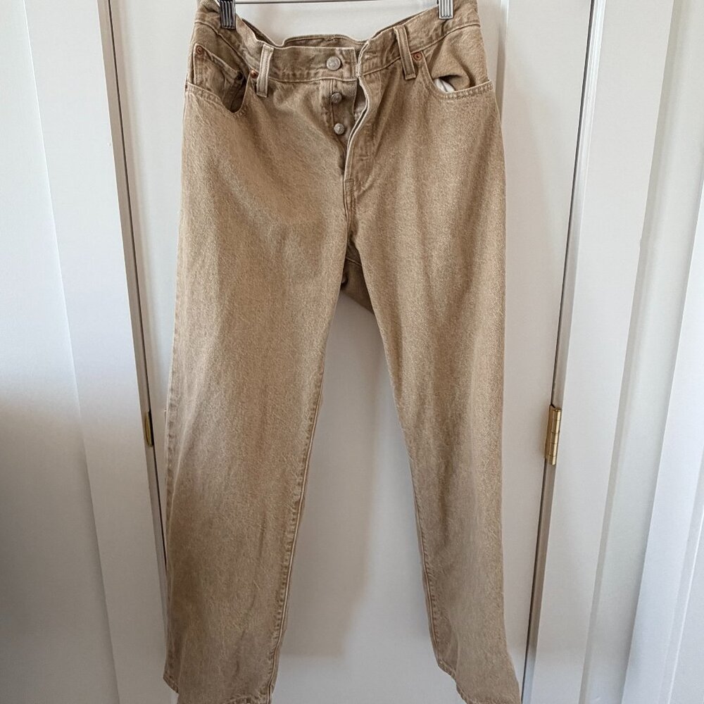 Levi’s Premium Beige Ribcage Straight Jeans